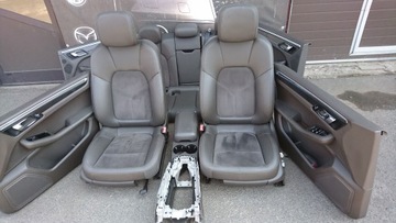 KOMPLET SEDADLA POHOVKA BOKY MACAN 95B TUNEL LOKETNÍ OPĚRKA ALCANTARA