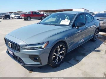 Volvo S60 III 2024 Volvo S60 B5 Core Dark Theme 2024 2.0l 2.0 Benzyna 247KM, zdjęcie 1