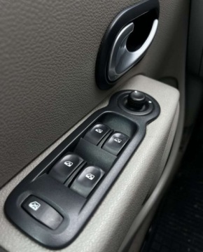 Renault Modus Hatchback 1.4 i 16V 98KM 2005 Renault Modus Klima Szyberdach Alu Warszawa 1.4 Benzyna 98KM, zdjęcie 22