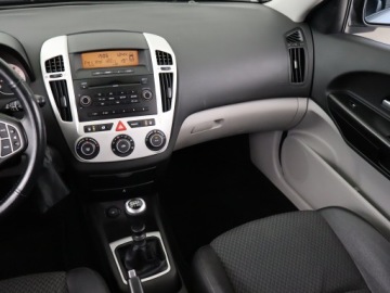 Kia Ceed I Hatchback 1.4 109KM 2008 Kia Ceed 1.4 CVVT, Klima, Parktronic, zdjęcie 7