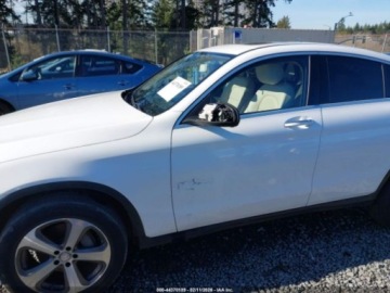 Mercedes GLC C253 2017 Mercedes-Benz GLC 2017 MERCEDES-BENZ GLC 300 COUPE 4MATIC 2.0 Benzyna 241KM, zdjęcie 6