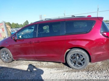 Chrysler Pacifica II 2021 Chrysler Pacifica Hybrid Touring L 2021 3.6l 3.6 Hybryda 260KM, zdjęcie 2