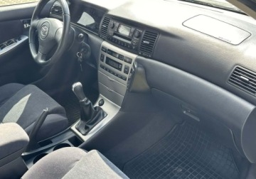 Toyota Corolla IX (E12) Hatchback 2.0 D-4D 110KM 2002 Toyota Corolla 2.0 diesel, 2002 KLIMA 2.0 Diesel 110KM, zdjęcie 3