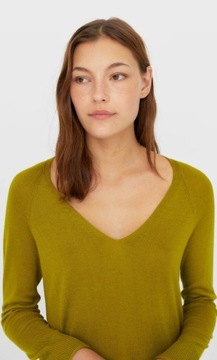 STRADIVARIUS CIENKI LUŹNY SWETER V-NECK (S)