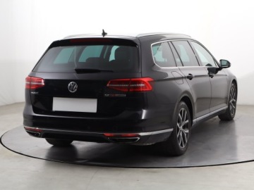 Volkswagen Passat B8 Variant 2.0 TSI BlueMotion Technology 280KM 2017 VW Passat 2.0 TSI, Salon Polska, Serwis ASO, 4X4, zdjęcie 4
