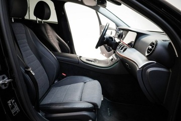 Mercedes Klasa E W213 Limuzyna Facelifting 2.0 220d 200KM 2022 Mercedes E 220 *4Matic*AMG Line*Salon, zdjęcie 24