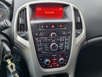 Opel Astra J Hatchback 5d 1.6 Twinport ECOTEC 115KM 2011 Opel Astra 1.6 115 KM 100% Przebieg 105 Tyś km, zdjęcie 27