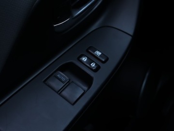 Toyota Yaris III Hatchback 5d Facelifting Hybrid 100KM 2014 Toyota Yaris 1.5 Hybrid, Automat, Klima, zdjęcie 16