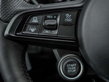 Alfa Romeo Giulia II Sedan Facelifting 2023 2.0 GME Turbo 280KM 2025 ALFA ROMEO Giulia Turbo Veloce Q4 Sedan 2.0 (280KM) 2025, zdjęcie 4