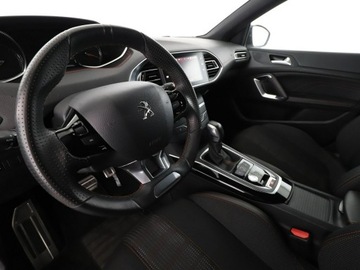 Peugeot 308 II Hatchback Facelifting 1.2 PureTech 130KM 2018 Peugeot 308 Automat Navi Klimatyzacja Kamera, zdjęcie 13