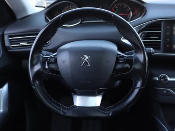 Peugeot 308 II Hatchback 5d 1.2 PureTech 130KM 2016 Peugeot 308 1.2 PureTech, Automat, Skóra, Navi, zdjęcie 14