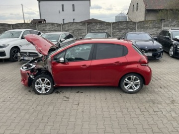 Peugeot 208 I Hatchback 5d Facelifting 1.2 PureTech 82KM 2018 Peugeot 208 Klimatyzacja Kamera, zdjęcie 2