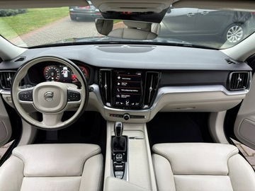 Volvo V60 II  Kombi 2.0 D3 150KM 2020 Volvo V60 2.0 D3 150 KM Skóry Kamera Hak FV23%, zdjęcie 6