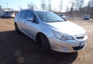 Opel Astra J Sports Tourer 2.0 CDTI ECOTEC 160KM 2011 Opel Astra 2.0diesel,automat,alu,zarejest 2.0 Diesel 160KM, zdjęcie 1