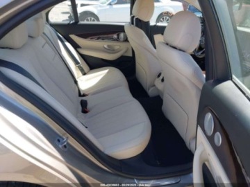 Mercedes Klasa E W213 2021 Mercedes-Benz Klasa E 350 4Matic 2021 2.0l 2.0 Benzyna 255KM, zdjęcie 12