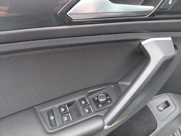 Volkswagen Tiguan II SUV 2.0 TDI 150KM 2018 Volkswagen Tiguan R-Line Kamera El.Klapa Kamera Navi Sensor Elektryka PDC, zdjęcie 11
