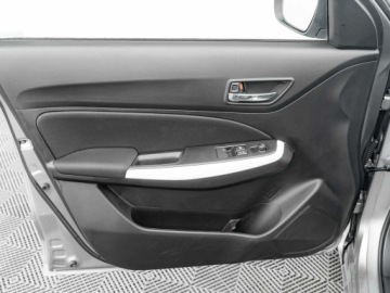 Suzuki Swift VI Hatchback Facelifting 1.2 DualJet SHVS 83KM 2021 Suzuki Swift WD7309P#1.2 Dualjet SHVS Premium, zdjęcie 9