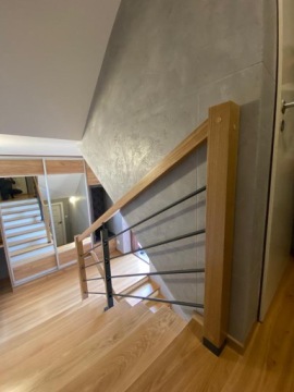 Деревянные лестницы, ступени, дубовые рейки балюстрады