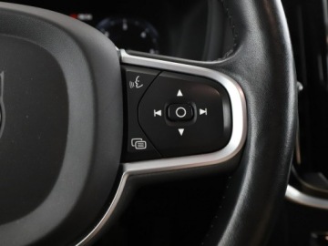Volvo V60 I Kombi Facelifting 2.0 D3 DRIVE-E 150KM 2018 Volvo V60 full LED skóra navi klima auto grzane, zdjęcie 29