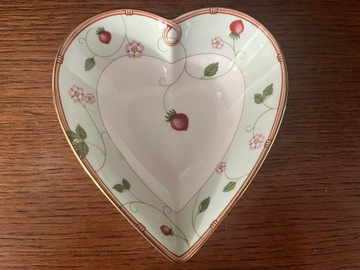 Serce paterka porcelana Wedgwood wild strawberry truskawka poziomka