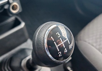 Suzuki Jimny IV Terenowy N1 1.5 VVT 102KM 2024 Suzuki Jimny PRO 1.5 4WD 5MT Ciemno-zielony Auto uzywane 1.5 Benzyna, zdjęcie 25