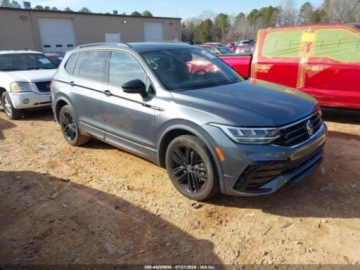 Volkswagen Tiguan II 2022 Volkswagen Tiguan 2022 Volkswagen Tiguan 2.0T SE R-Line Black FWD 2.0 184KM, zdjęcie 6