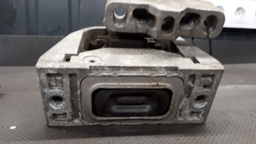 1J0199262CB ULOŽENÍ MOTORU PRAVÁ GOLF IV BORA