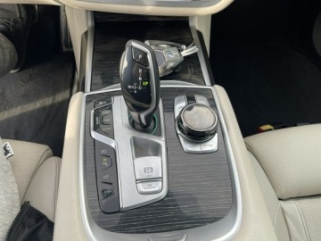 BMW Seria 7 G11-G12 Sedan L Facelifting 3.0 745e 394KM 2022 BMW 745 Long Mpakiet Xdrive Pamięć Pneumatyka, zdjęcie 18