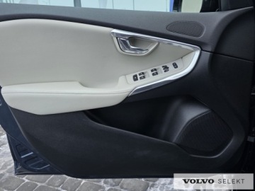 Volvo V40 II Cross Country Facelifting 2.0 T4 190KM 2018 Volvo V40 Salon PL FV23 Summum T4 AWD 190KM Skóra, zdjęcie 12