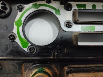 RÁMEČEK KRYT DESKY ROZDĚLOVACÍ AUTORÁDIO LAND ROVER DEFENDER 7H12-045F67 07-14