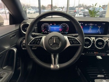 Mercedes CLA C118/X118 Shooting Brake Facelifting 1.3 180 136KM 2024 Mercedes-Benz CLA Shooting Brake Pakiet Parkowania Nawigacja MBUX Premiu, zdjęcie 13