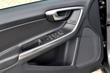 Volvo S60 II Sedan Facelifting 2.0 D3 DRIVE-E 150KM 2015 Volvo S60 R-Desing Bi Xenon Ledy Digital City, zdjęcie 13