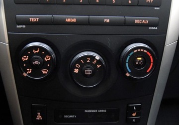 Toyota Corolla X Sedan Facelifting 1.4 D-4D 90KM 2013 Toyota Corolla Polski salon_1.4 D_90KM _ klimatyzacja _ podgrzewane fotele, zdjęcie 14