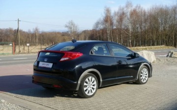 Honda Civic IX Hatchback 5d 1.8 i-VTEC 142KM 2012 Honda Civic 1.8 i-VTEC 142KM Niski przebieg Alcantara Klimatronik Kamera, zdjęcie 6