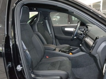 Volvo XC40 Crossover Facelifting 2.0 B4 197KM 2026 2.0 B4 Ultra Black Edition (197 KM) Podgrzewana szyba przednia, zdjęcie 11