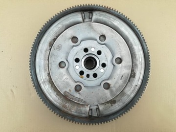 NISSAN PULSAR KOLO DVOUHMOTNÉ SPOJKA 1.2 BENZÍN