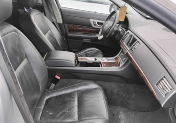 Jaguar XF I Sedan 3.0D V6 210KM 2010 Jaguar XF 2010r, 3.0 Diesel. AUTOMAT. Lekko uszkodzony prawy przod. 3.0, zdjęcie 6