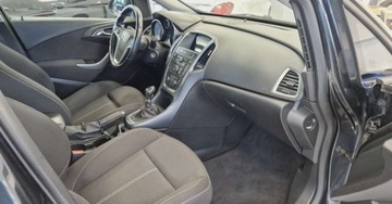 Opel Astra J Sports Tourer Facelifting 1.7 CDTI ECOTEC 110KM 2014 Opel Astra 1.7 CDTI 110KM Bogata wersja 1.7 Diesel 110KM, zdjęcie 15