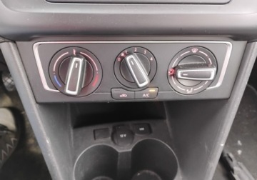 Volkswagen Polo V 2015 Volkswagen Polo 2015r, 1.2 Benzyna. Lekko uszkodzony prawy bok. Jezdzi., zdjęcie 13