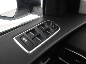 Jaguar F-Pace SUV 2.0 i4D 180KM 2018 Jaguar F-PACE 20d Automat AWD Prestige Navi, zdjęcie 34