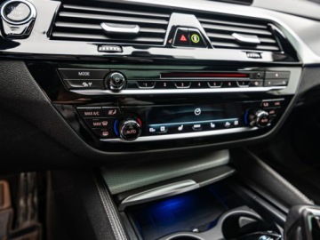 BMW Seria 5 G30-G31 Limuzyna M550d 400KM 2018 BMW Seria 5 M550d xDrive Sedan 400KM 2018, zdjęcie 21