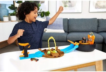 HOT WHEELS MONSTER TRUCK STUNTS ARENA 2 машины