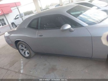Dodge Challenger III 2015 Dodge Challenger 2015 Dodge Challenger SXT 3.6 Benzyna 305KM, zdjęcie 2