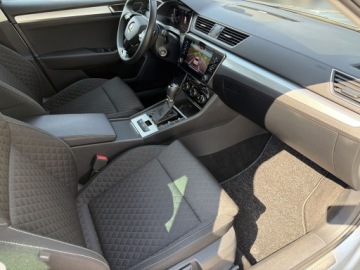 Skoda Superb III Kombi Facelifting 2.0 TDI SCR 150KM 2023 Skoda Superb 2.0 TDI Ambition DSG 150 KM bezwypadk, zdjęcie 33
