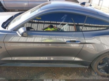 Ford Mustang VI Fastback Facelifting 5.0 Ti-VCT 450KM 2022 Ford Mustang Gt Premium Fastback 2022 5.0 Benzyna 450KM, zdjęcie 2