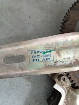 HYUNDAI I10 I 08-13R ZVEDÁK OKNO PRAVÝ ZADNÍ