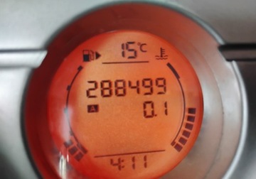 Nissan Qashqai I Crossover 1.6 115KM 2007 Nissan Qashqai 2007r, 1.6 Benzyna. Lekko uszkodzony prawy tyl. Jezdzi., zdjęcie 11