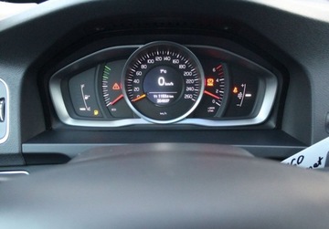 Volvo V60 I Kombi Facelifting 2.0 D3 DRIVE-E 150KM 2016 Volvo V60 D3 Momentum Gwarancja 2.0 Diesel 150KM, zdjęcie 7