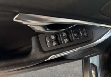 Volvo V40 II Hatchback Facelifting 2.0 T5 245KM 2018 Volvo V40 Inscription 2.0 T5 245KM automat 2018 r., Salon PL, HAK 2.0 245KM, zdjęcie 15