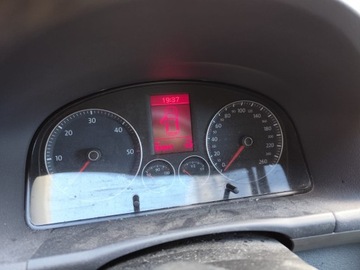 Volkswagen Touran I 2.0 TDI 140KM 2009 Volkswagen Touran 2.0 TDI 140KM Trendline 2009r, zdjęcie 16